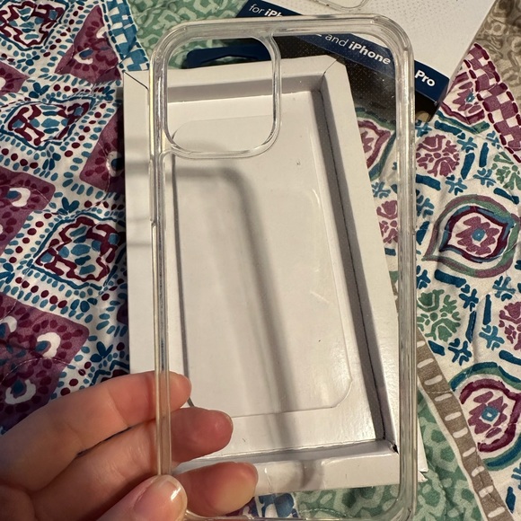 Insignia iPhone 12/12 Pro clear case - Picture 3 of 3